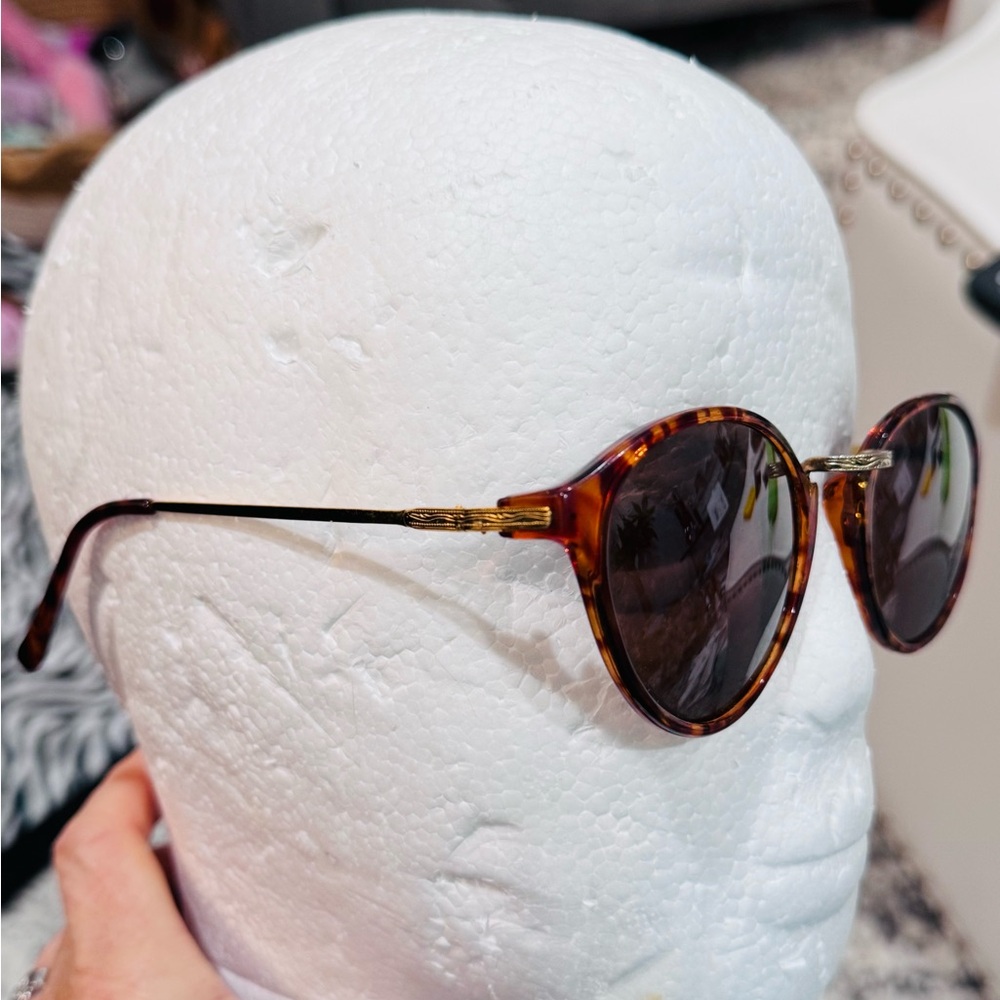 Vintage Round Tortoiseshell-Patterned Sunglasses - image 4